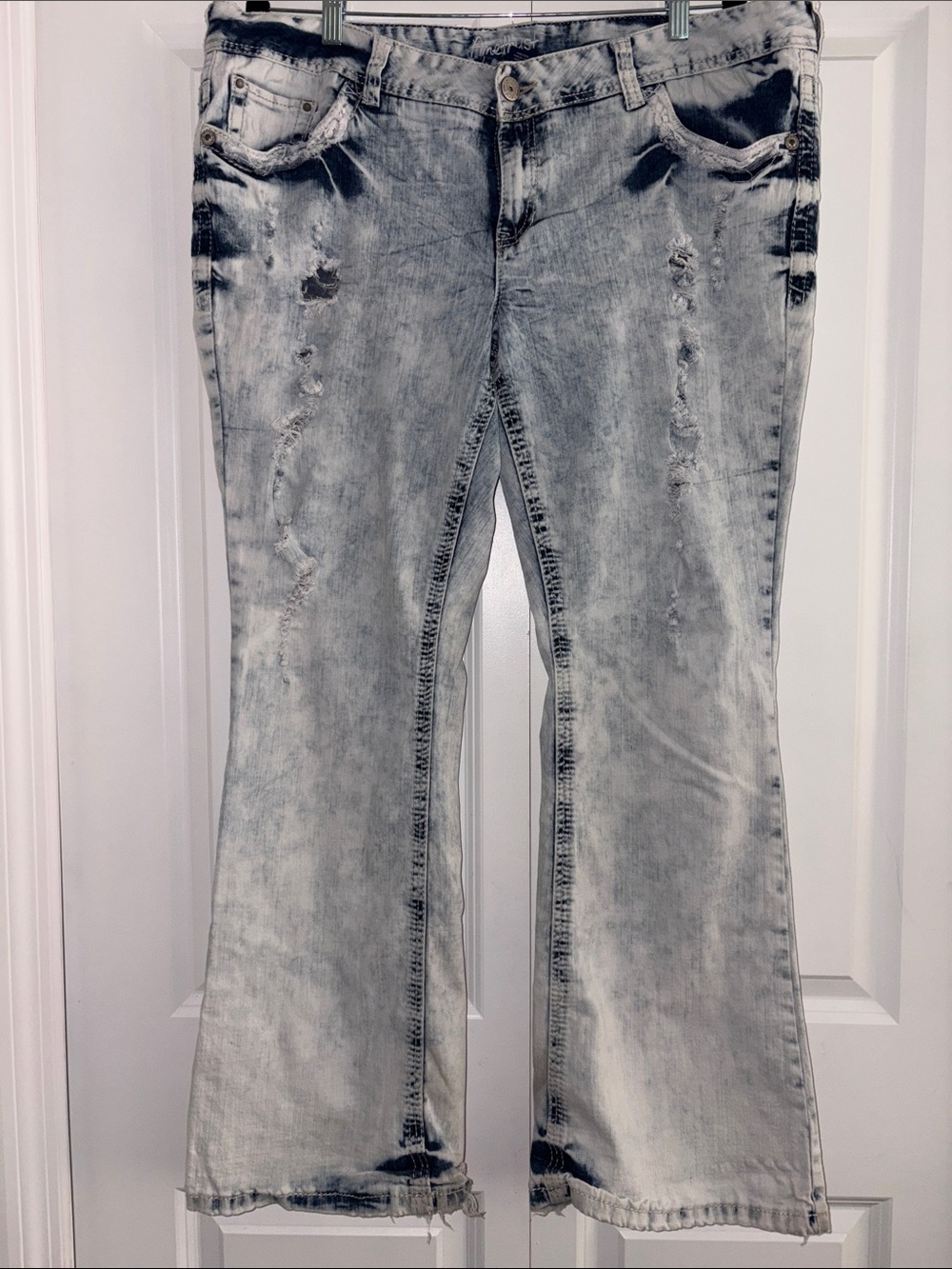 Amethyst jeans, light acid wash flare size 20